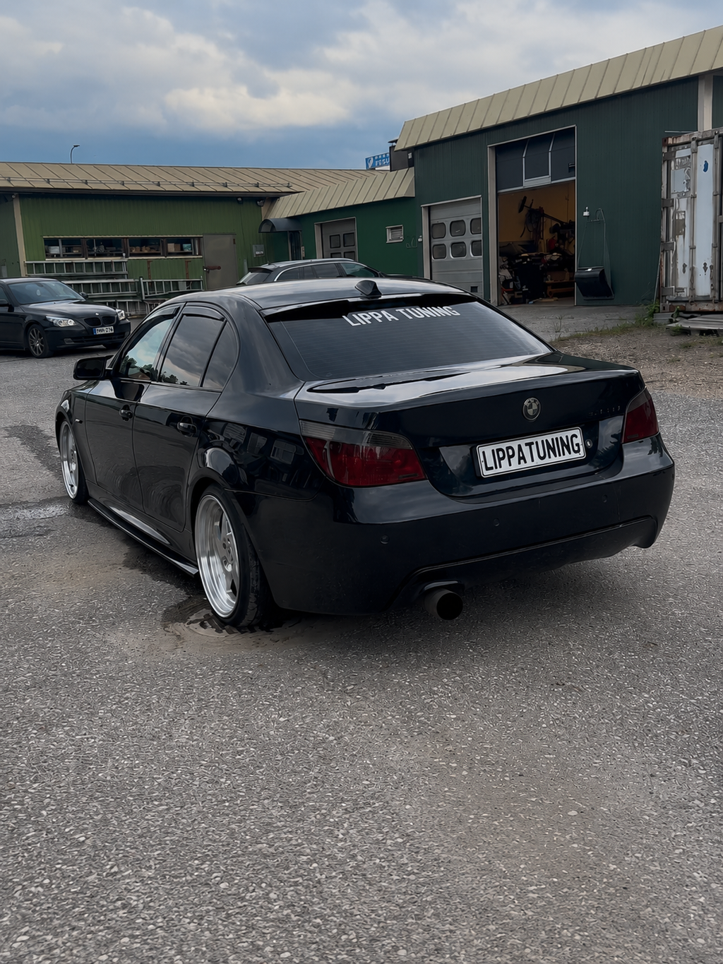 BMW E60 takalasin ikkunan ylä lippa
